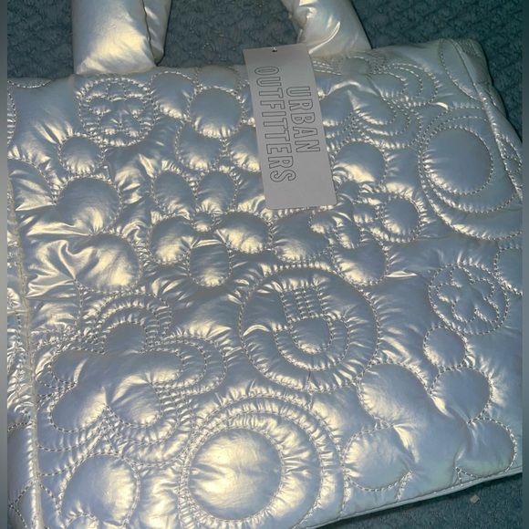 NWT Urban Outfitters White Holographic puffer Bag Tote - Picture 3 of 12